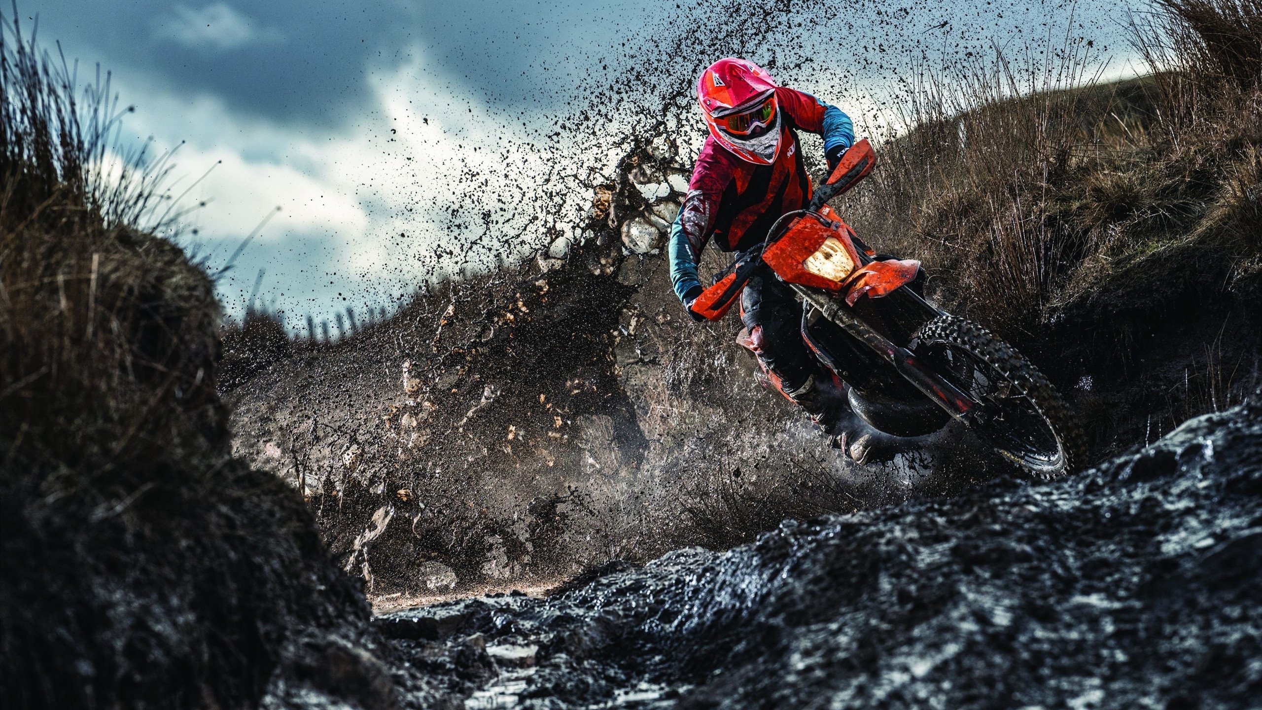 浙江雄狮通过转移球撕裂防线创造空位