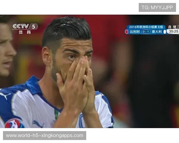 热刺角球二点抢到，远射擦柱而出，足球热刺