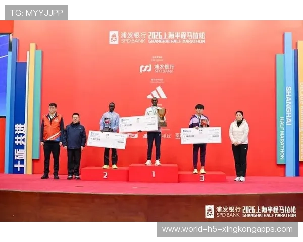 “城市垂直马拉松”在上海某地标建筑举行，吸引了超过 2000 名职场人士参与。
